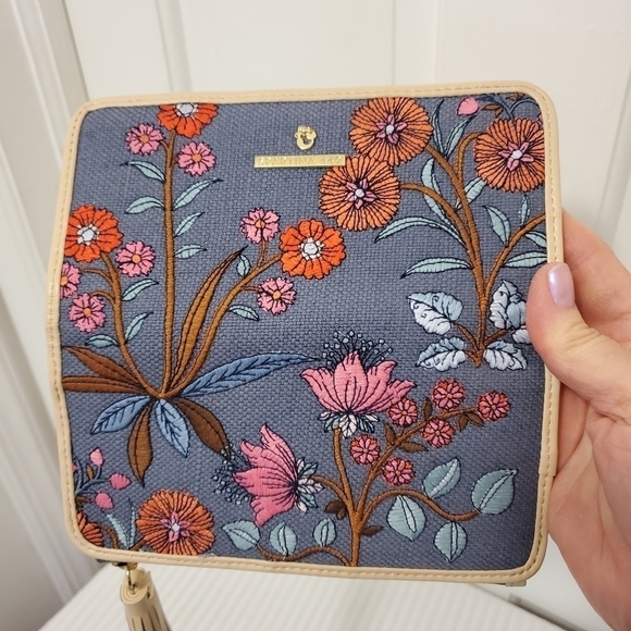 NWOT Spartina 449 Tassel Snap/Zip Wallet Oyster Factory Floral, Ret $98 - Picture 5 of 12
